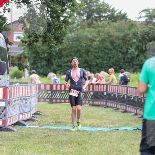 21.06.2026 - 29. Vierlanden-Triathlon Andreas Tolksdorf http://msf.ph/oto/9918825 21.06.2026 12:28:48 Ziel 129 meine-sportfotos.de