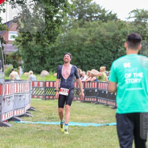 21.06.2026 - 29. Vierlanden-Triathlon Andreas Tolksdorf http://msf.ph/oto/9918826 21.06.2026 12:28:49 Ziel 129 meine-sportfotos.de