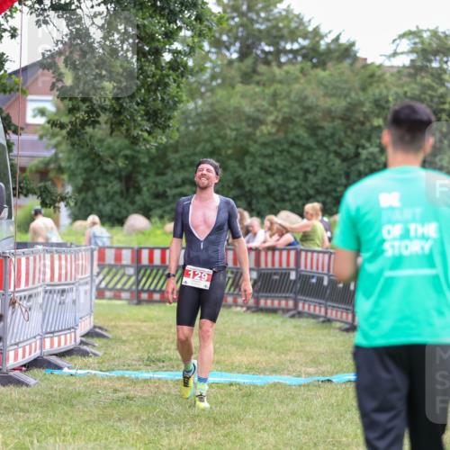 21.06.2026 - 29. Vierlanden-Triathlon Andreas Tolksdorf http://msf.ph/oto/9918827 21.06.2026 12:28:49 Ziel 129 meine-sportfotos.de