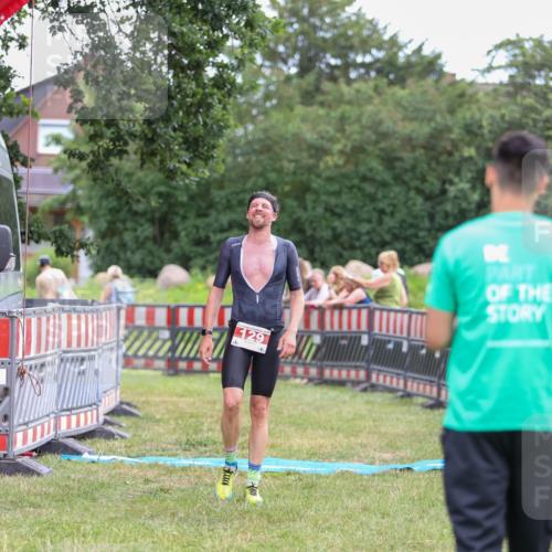 21.06.2026 - 29. Vierlanden-Triathlon Andreas Tolksdorf http://msf.ph/oto/9918830 21.06.2026 12:28:50 Ziel 129 meine-sportfotos.de