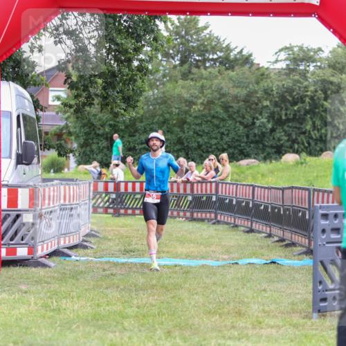 21.06.2026 - 29. Vierlanden-Triathlon Andreas Tolksdorf http://msf.ph/oto/9918838 21.06.2026 12:29:04 Ziel 31, 36 meine-sportfotos.de