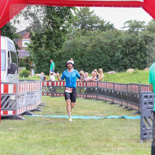 21.06.2026 - 29. Vierlanden-Triathlon Andreas Tolksdorf http://msf.ph/oto/9918839 21.06.2026 12:29:04 Ziel 31, 36 meine-sportfotos.de