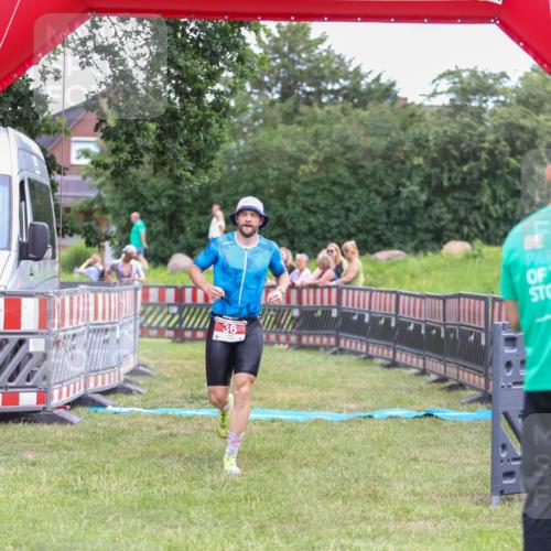 21.06.2026 - 29. Vierlanden-Triathlon Andreas Tolksdorf http://msf.ph/oto/9918845 21.06.2026 12:29:05 Ziel 31, 32, 36 meine-sportfotos.de