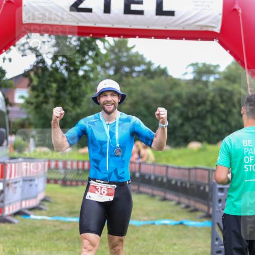 21.06.2026 - 29. Vierlanden-Triathlon Andreas Tolksdorf http://msf.ph/oto/9918853 21.06.2026 12:29:10 Ziel 31, 32 meine-sportfotos.de