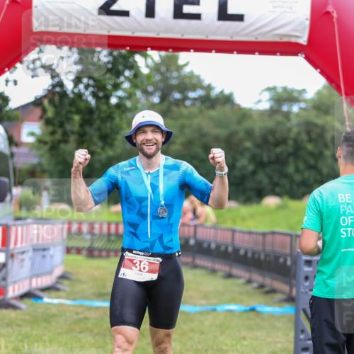 21.06.2026 - 29. Vierlanden-Triathlon Andreas Tolksdorf http://msf.ph/oto/9918854 21.06.2026 12:29:10 Ziel 31, 32 meine-sportfotos.de