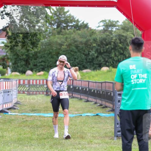 21.06.2026 - 29. Vierlanden-Triathlon Andreas Tolksdorf http://msf.ph/oto/9918858 21.06.2026 12:29:15 Ziel 31, 32 meine-sportfotos.de