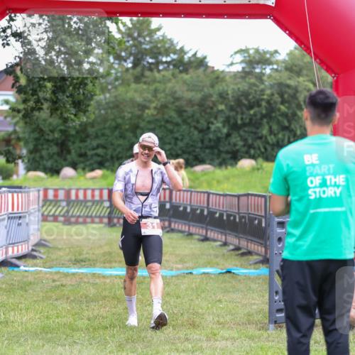 21.06.2026 - 29. Vierlanden-Triathlon Andreas Tolksdorf http://msf.ph/oto/9918859 21.06.2026 12:29:15 Ziel 31, 32 meine-sportfotos.de