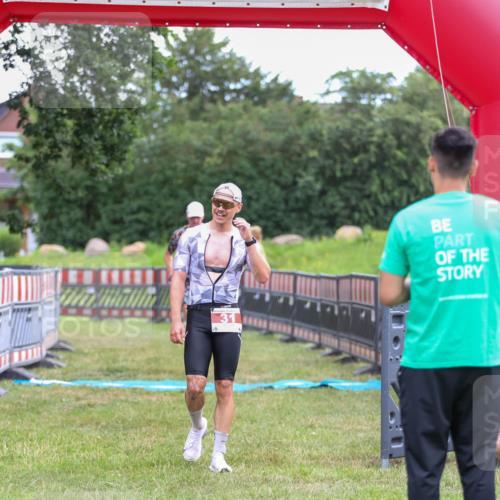 21.06.2026 - 29. Vierlanden-Triathlon Andreas Tolksdorf http://msf.ph/oto/9918864 21.06.2026 12:29:15 Ziel 31, 32 meine-sportfotos.de