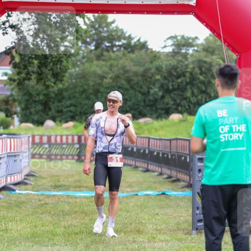 21.06.2026 - 29. Vierlanden-Triathlon Andreas Tolksdorf http://msf.ph/oto/9918865 21.06.2026 12:29:15 Ziel 31, 32 meine-sportfotos.de