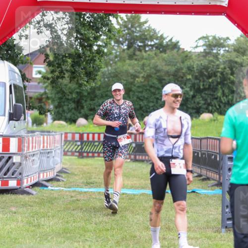 21.06.2026 - 29. Vierlanden-Triathlon Andreas Tolksdorf http://msf.ph/oto/9918868 21.06.2026 12:29:17 Ziel 31, 32 meine-sportfotos.de