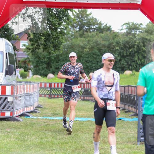 21.06.2026 - 29. Vierlanden-Triathlon Andreas Tolksdorf http://msf.ph/oto/9918869 21.06.2026 12:29:17 Ziel 31, 32 meine-sportfotos.de