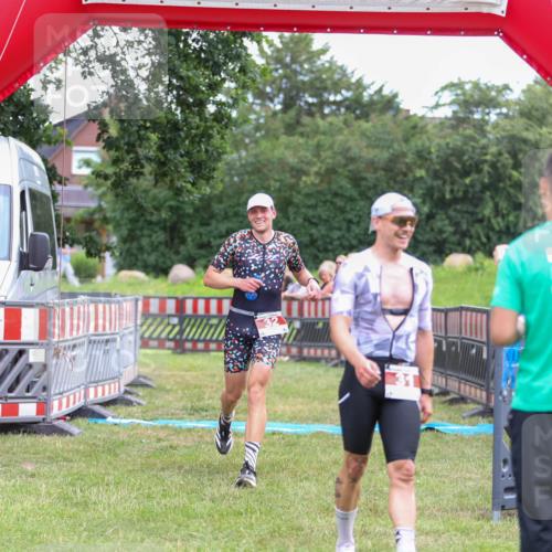 21.06.2026 - 29. Vierlanden-Triathlon Andreas Tolksdorf http://msf.ph/oto/9918870 21.06.2026 12:29:17 Ziel 31, 32 meine-sportfotos.de