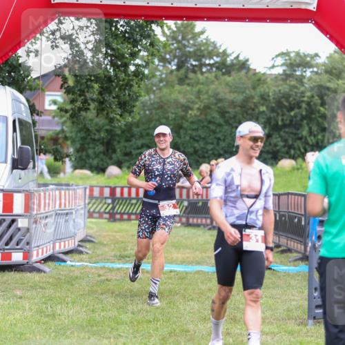 21.06.2026 - 29. Vierlanden-Triathlon Andreas Tolksdorf http://msf.ph/oto/9918871 21.06.2026 12:29:17 Ziel 31, 32 meine-sportfotos.de