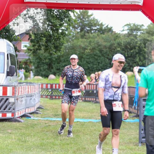 21.06.2026 - 29. Vierlanden-Triathlon Andreas Tolksdorf http://msf.ph/oto/9918874 21.06.2026 12:29:17 Ziel 31, 32 meine-sportfotos.de