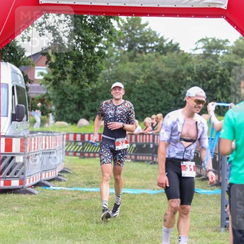 21.06.2026 - 29. Vierlanden-Triathlon Andreas Tolksdorf http://msf.ph/oto/9918877 21.06.2026 12:29:17 Ziel 31, 32 meine-sportfotos.de