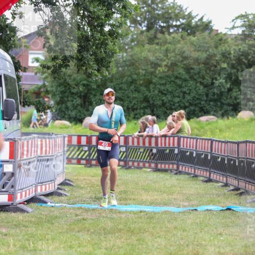 21.06.2026 - 29. Vierlanden-Triathlon Andreas Tolksdorf http://msf.ph/oto/9918887 21.06.2026 12:30:37 Ziel 49 meine-sportfotos.de