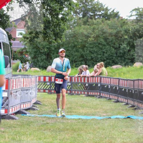 21.06.2026 - 29. Vierlanden-Triathlon Andreas Tolksdorf http://msf.ph/oto/9918888 21.06.2026 12:30:37 Ziel 49 meine-sportfotos.de