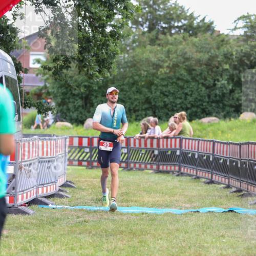 21.06.2026 - 29. Vierlanden-Triathlon Andreas Tolksdorf http://msf.ph/oto/9918889 21.06.2026 12:30:37 Ziel 49 meine-sportfotos.de