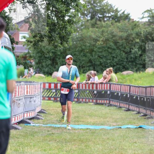 21.06.2026 - 29. Vierlanden-Triathlon Andreas Tolksdorf http://msf.ph/oto/9918891 21.06.2026 12:30:37 Ziel 49 meine-sportfotos.de
