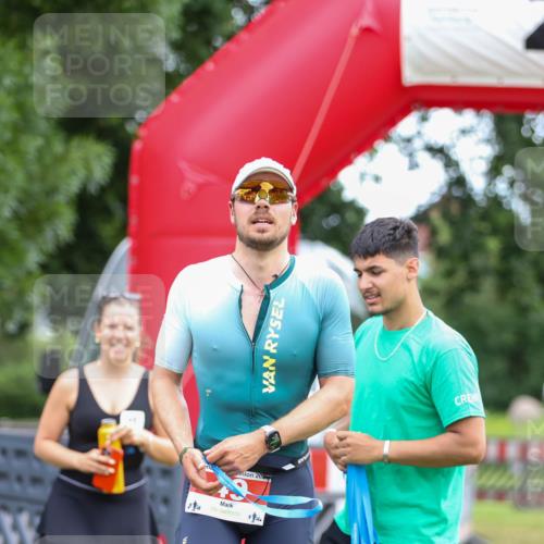 21.06.2026 - 29. Vierlanden-Triathlon Andreas Tolksdorf http://msf.ph/oto/9918895 21.06.2026 12:30:43 Ziel  meine-sportfotos.de