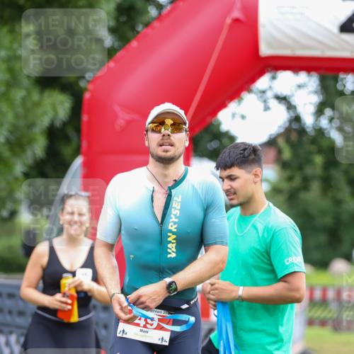 21.06.2026 - 29. Vierlanden-Triathlon Andreas Tolksdorf http://msf.ph/oto/9918896 21.06.2026 12:30:43 Ziel  meine-sportfotos.de
