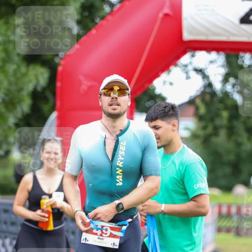 21.06.2026 - 29. Vierlanden-Triathlon Andreas Tolksdorf http://msf.ph/oto/9918897 21.06.2026 12:30:43 Ziel  meine-sportfotos.de