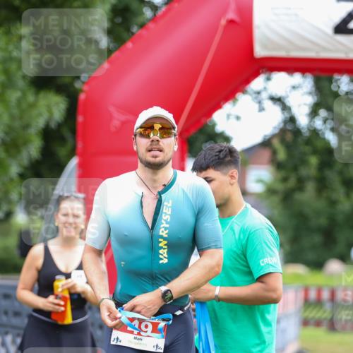 21.06.2026 - 29. Vierlanden-Triathlon Andreas Tolksdorf http://msf.ph/oto/9918898 21.06.2026 12:30:43 Ziel  meine-sportfotos.de
