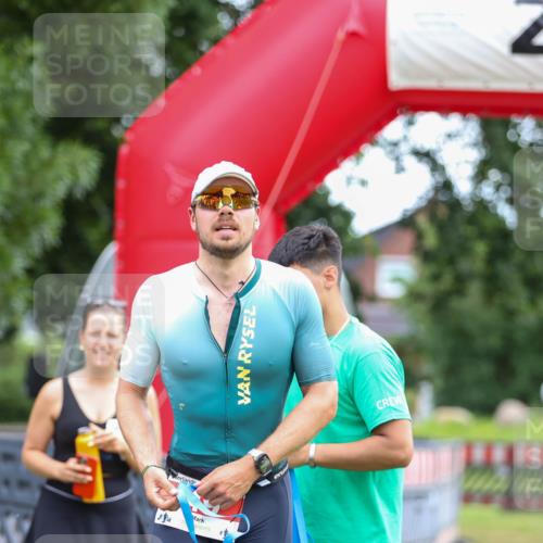 21.06.2026 - 29. Vierlanden-Triathlon Andreas Tolksdorf http://msf.ph/oto/9918899 21.06.2026 12:30:43 Ziel  meine-sportfotos.de