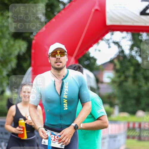 21.06.2026 - 29. Vierlanden-Triathlon Andreas Tolksdorf http://msf.ph/oto/9918901 21.06.2026 12:30:43 Ziel  meine-sportfotos.de
