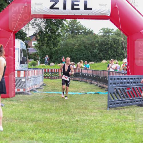 21.06.2026 - 29. Vierlanden-Triathlon Andreas Tolksdorf http://msf.ph/oto/9918915 21.06.2026 12:33:16 Ziel 127, 169 meine-sportfotos.de