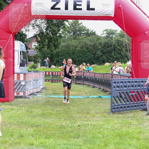 21.06.2026 - 29. Vierlanden-Triathlon Andreas Tolksdorf http://msf.ph/oto/9918916 21.06.2026 12:33:16 Ziel 127, 169 meine-sportfotos.de