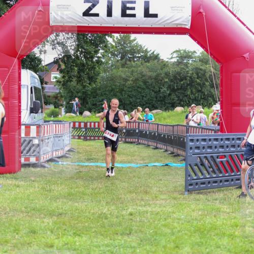 21.06.2026 - 29. Vierlanden-Triathlon Andreas Tolksdorf http://msf.ph/oto/9918917 21.06.2026 12:33:16 Ziel 127, 169 meine-sportfotos.de