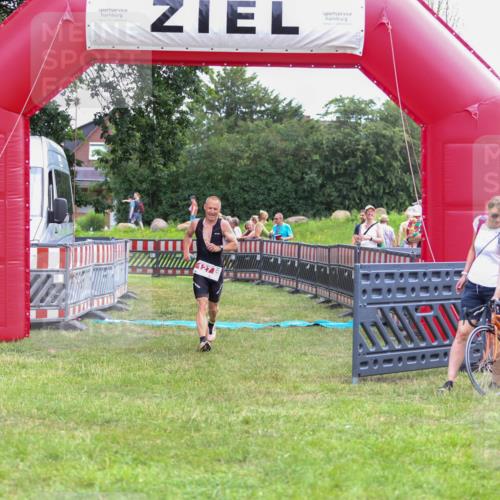 21.06.2026 - 29. Vierlanden-Triathlon Andreas Tolksdorf http://msf.ph/oto/9918919 21.06.2026 12:33:16 Ziel 127, 169 meine-sportfotos.de