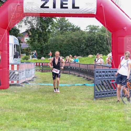 21.06.2026 - 29. Vierlanden-Triathlon Andreas Tolksdorf http://msf.ph/oto/9918923 21.06.2026 12:33:16 Ziel 127, 169 meine-sportfotos.de