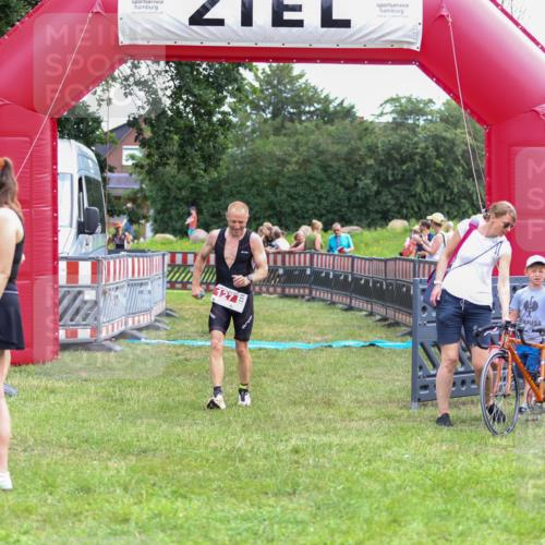 21.06.2026 - 29. Vierlanden-Triathlon Andreas Tolksdorf http://msf.ph/oto/9918924 21.06.2026 12:33:17 Ziel 127, 169 meine-sportfotos.de
