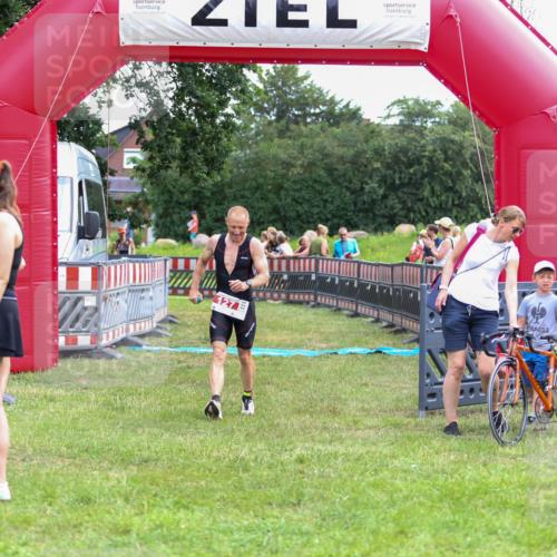 21.06.2026 - 29. Vierlanden-Triathlon Andreas Tolksdorf http://msf.ph/oto/9918925 21.06.2026 12:33:17 Ziel 127, 169 meine-sportfotos.de