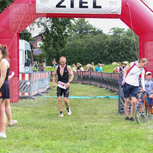 21.06.2026 - 29. Vierlanden-Triathlon Andreas Tolksdorf http://msf.ph/oto/9918931 21.06.2026 12:33:18 Ziel 127, 169 meine-sportfotos.de