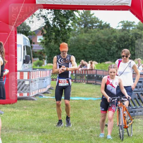 21.06.2026 - 29. Vierlanden-Triathlon Andreas Tolksdorf http://msf.ph/oto/9918933 21.06.2026 12:33:25 Ziel 169 meine-sportfotos.de