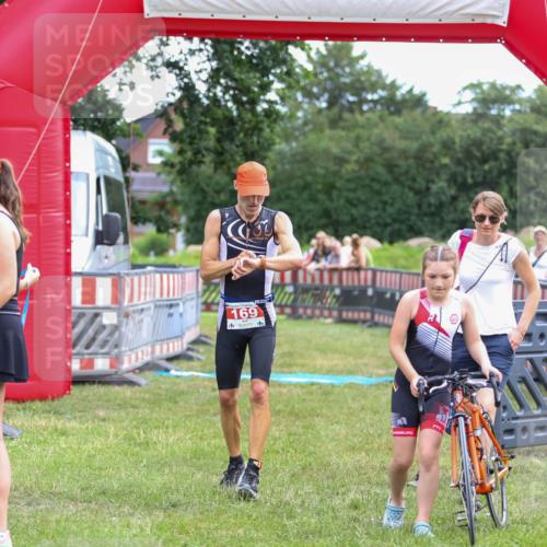 21.06.2026 - 29. Vierlanden-Triathlon Andreas Tolksdorf http://msf.ph/oto/9918935 21.06.2026 12:33:25 Ziel 169 meine-sportfotos.de