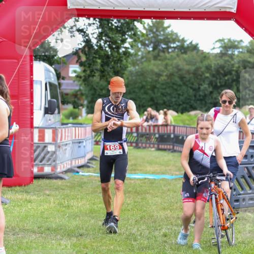 21.06.2026 - 29. Vierlanden-Triathlon Andreas Tolksdorf http://msf.ph/oto/9918936 21.06.2026 12:33:25 Ziel 169 meine-sportfotos.de