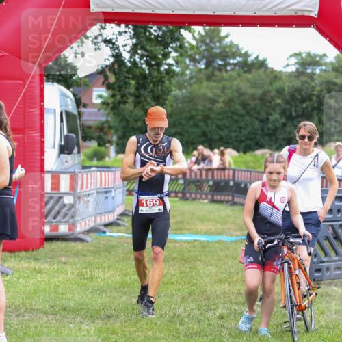 21.06.2026 - 29. Vierlanden-Triathlon Andreas Tolksdorf http://msf.ph/oto/9918937 21.06.2026 12:33:25 Ziel 169 meine-sportfotos.de