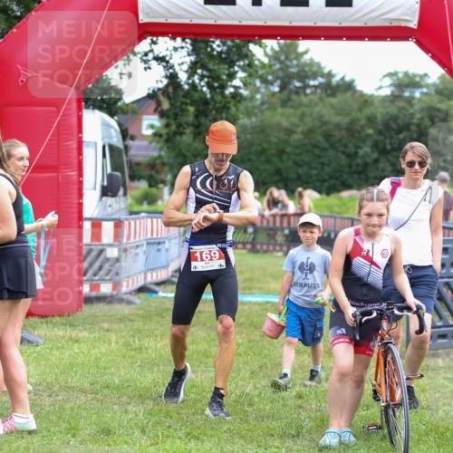 21.06.2026 - 29. Vierlanden-Triathlon Andreas Tolksdorf http://msf.ph/oto/9918940 21.06.2026 12:33:26 Ziel 169 meine-sportfotos.de