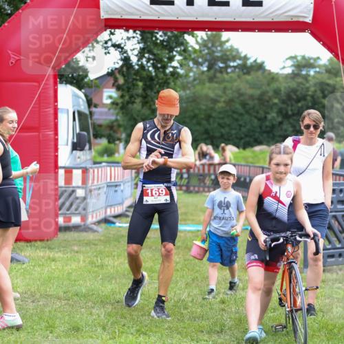 21.06.2026 - 29. Vierlanden-Triathlon Andreas Tolksdorf http://msf.ph/oto/9918941 21.06.2026 12:33:26 Ziel 169 meine-sportfotos.de