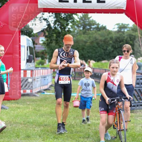 21.06.2026 - 29. Vierlanden-Triathlon Andreas Tolksdorf http://msf.ph/oto/9918944 21.06.2026 12:33:26 Ziel 169 meine-sportfotos.de