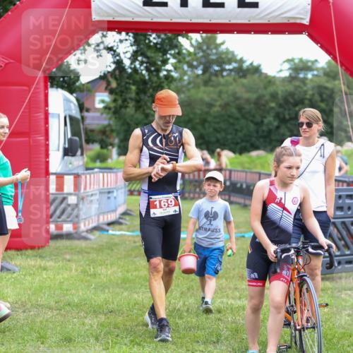 21.06.2026 - 29. Vierlanden-Triathlon Andreas Tolksdorf http://msf.ph/oto/9918946 21.06.2026 12:33:27 Ziel 169 meine-sportfotos.de