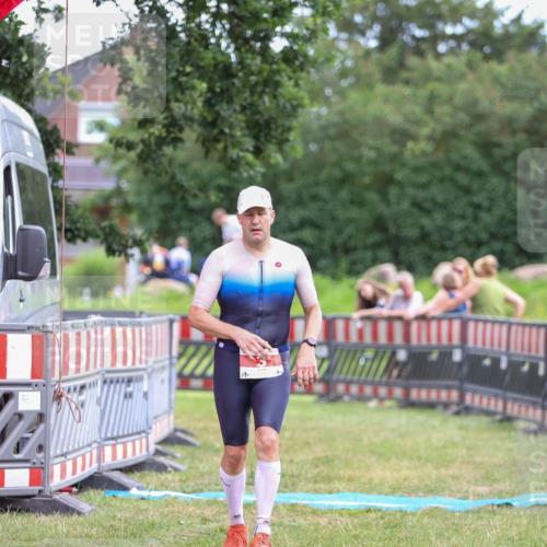 21.06.2026 - 29. Vierlanden-Triathlon Andreas Tolksdorf http://msf.ph/oto/9918948 21.06.2026 12:34:08 Ziel 3 meine-sportfotos.de