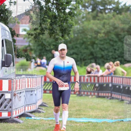 21.06.2026 - 29. Vierlanden-Triathlon Andreas Tolksdorf http://msf.ph/oto/9918949 21.06.2026 12:34:08 Ziel 3 meine-sportfotos.de