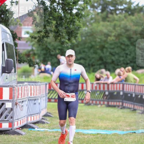 21.06.2026 - 29. Vierlanden-Triathlon Andreas Tolksdorf http://msf.ph/oto/9918951 21.06.2026 12:34:08 Ziel 3 meine-sportfotos.de