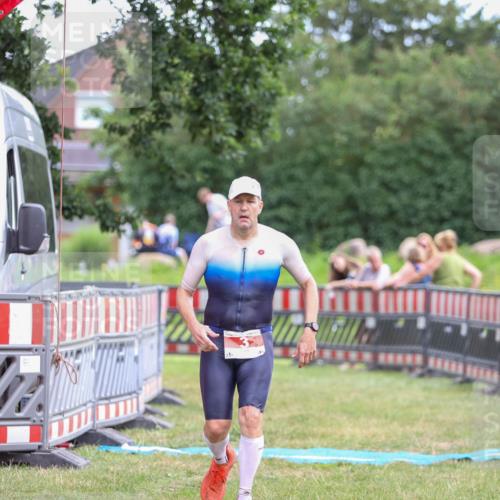21.06.2026 - 29. Vierlanden-Triathlon Andreas Tolksdorf http://msf.ph/oto/9918952 21.06.2026 12:34:08 Ziel 3 meine-sportfotos.de