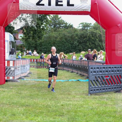 21.06.2026 - 29. Vierlanden-Triathlon Andreas Tolksdorf http://msf.ph/oto/9918965 21.06.2026 12:34:22 Ziel 823 meine-sportfotos.de